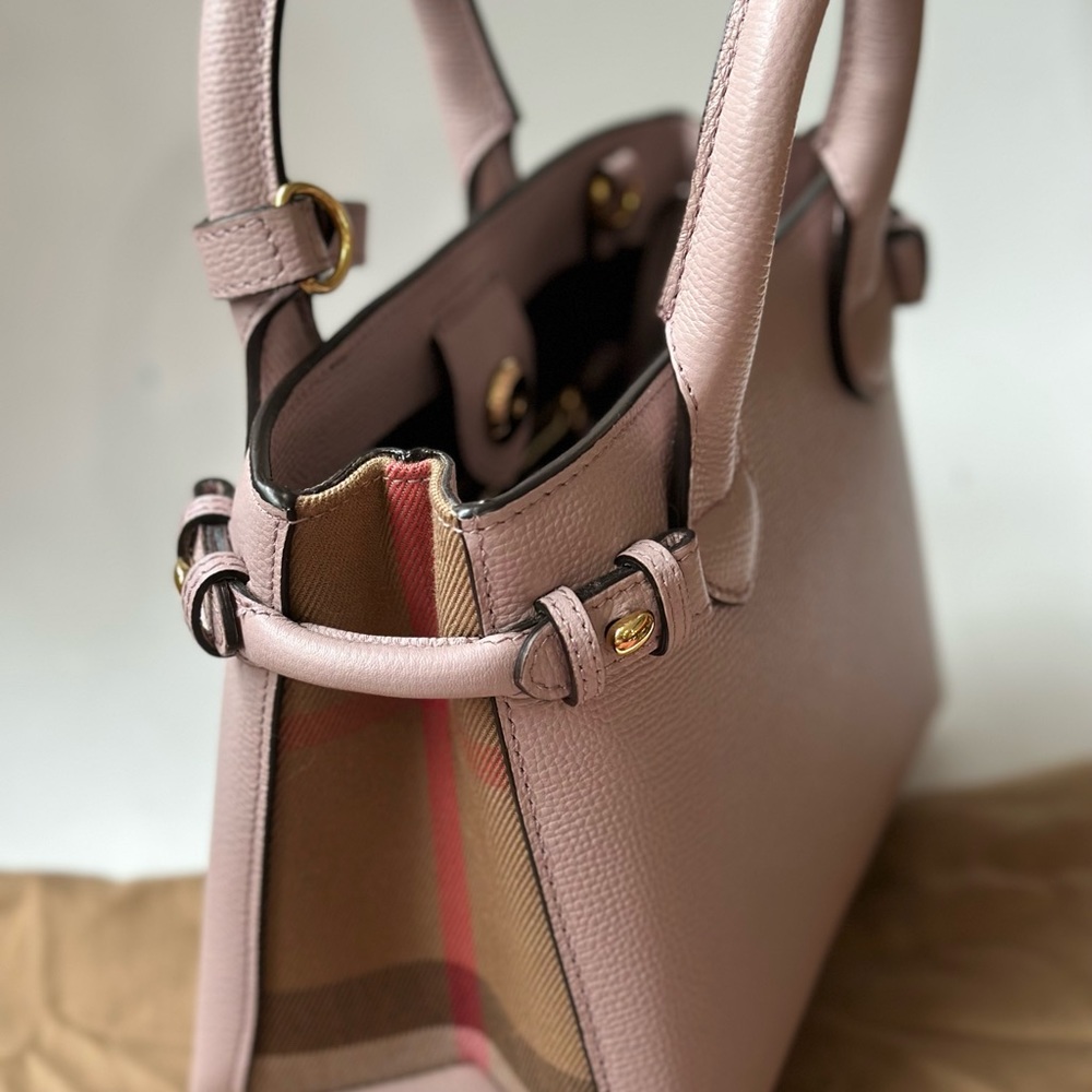 🌸New Burberry Grainy Calfskin House Check Baby Banner Tote Pale Orchid (NWT) - Picture 4 of 8